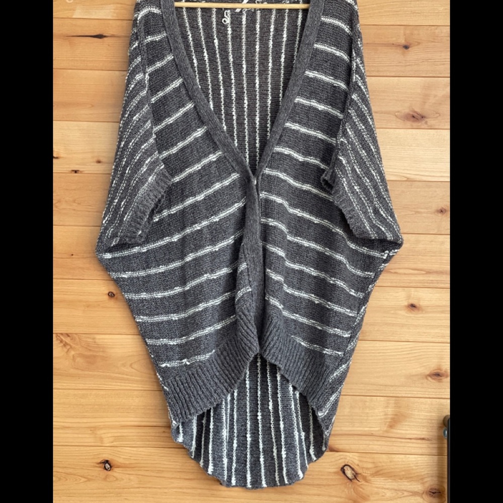 💌Free People oversized sweater gray and white